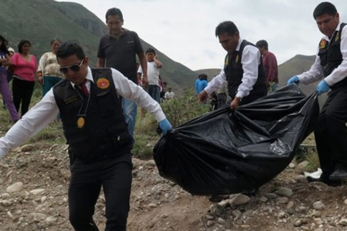 AL MENOS 8 FALLECIDOS, ENTRE ELLOS UNA NIÑA, TRAS LA CAÍDA DE CAMIONETA A UN RÍO EN PERÚ 