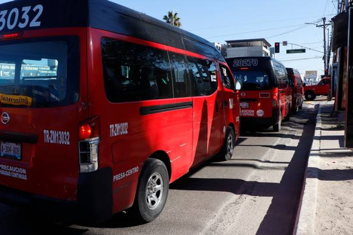 TAXIS ROJOS Y NEGROS DEJARÁN DE CIRCULAR EL 12 DE JULIO EN EL BULEVAR AGUA CALIENTE 