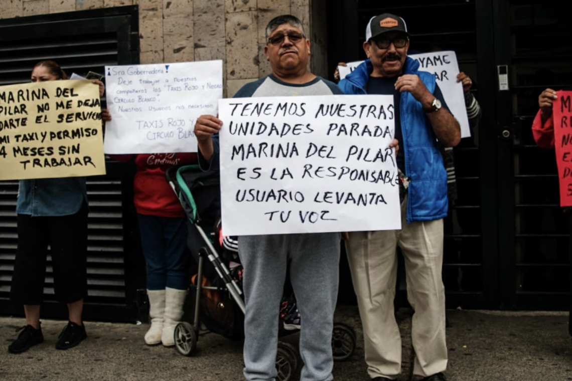 REALIZAN MANIFESTACION TAXISTAS DE LA LÍNEA ROJA Y NEGRO 