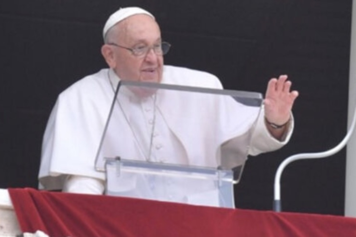 EL PAPA FRANCISCO EN EL ANGELUS: “EN LA ÚLTIMA CENA JESÚS OFRECE, DA GRACIAS Y COMPARTE”