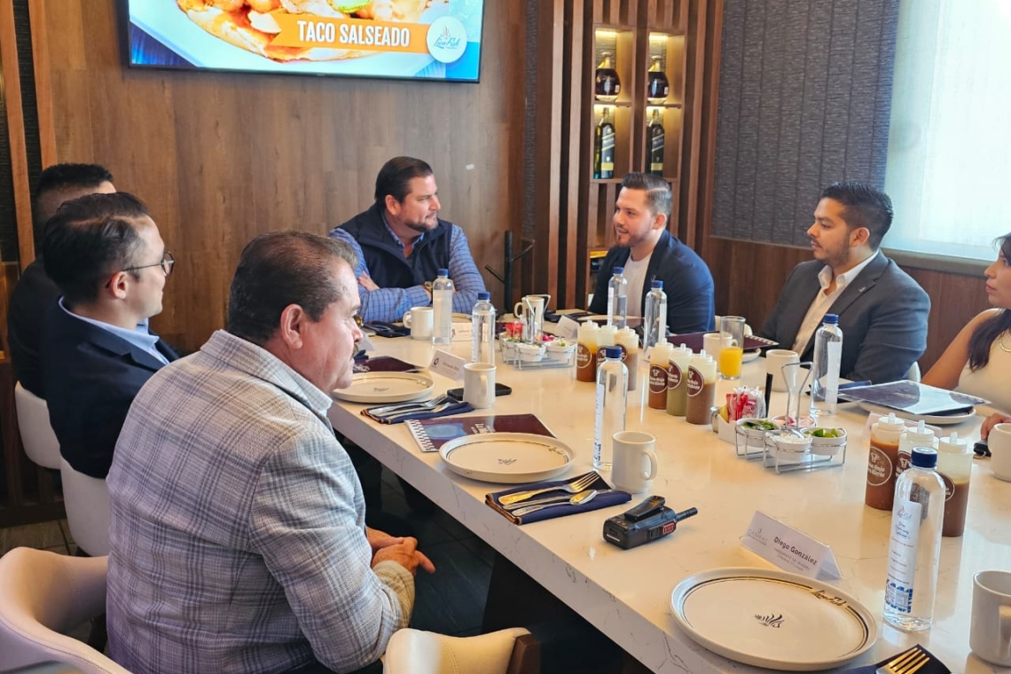Alcalde electo Ismael Burgueño, toma acuerdos con jóvenes líderes empresariales