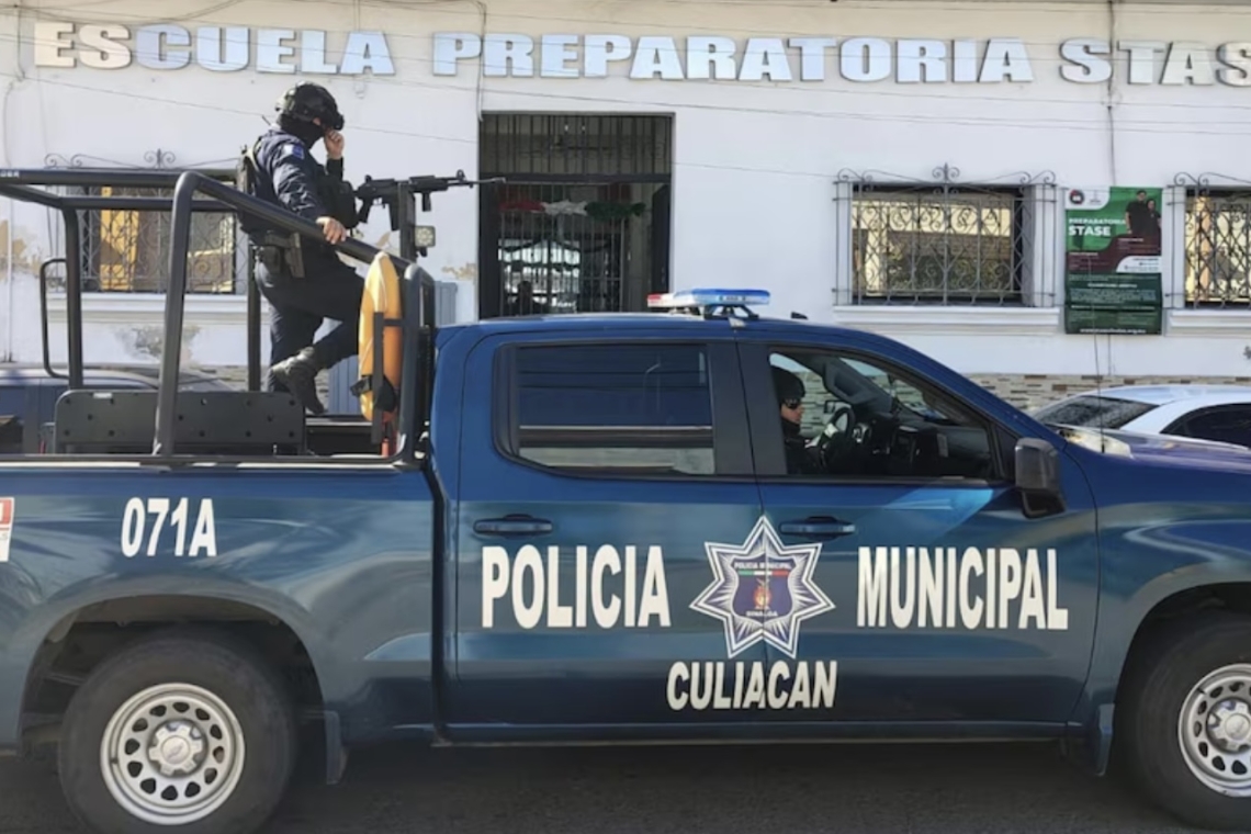 Asesinan al exsubdirector de la Policía Municipal de Culiacán al interior de un restaurante