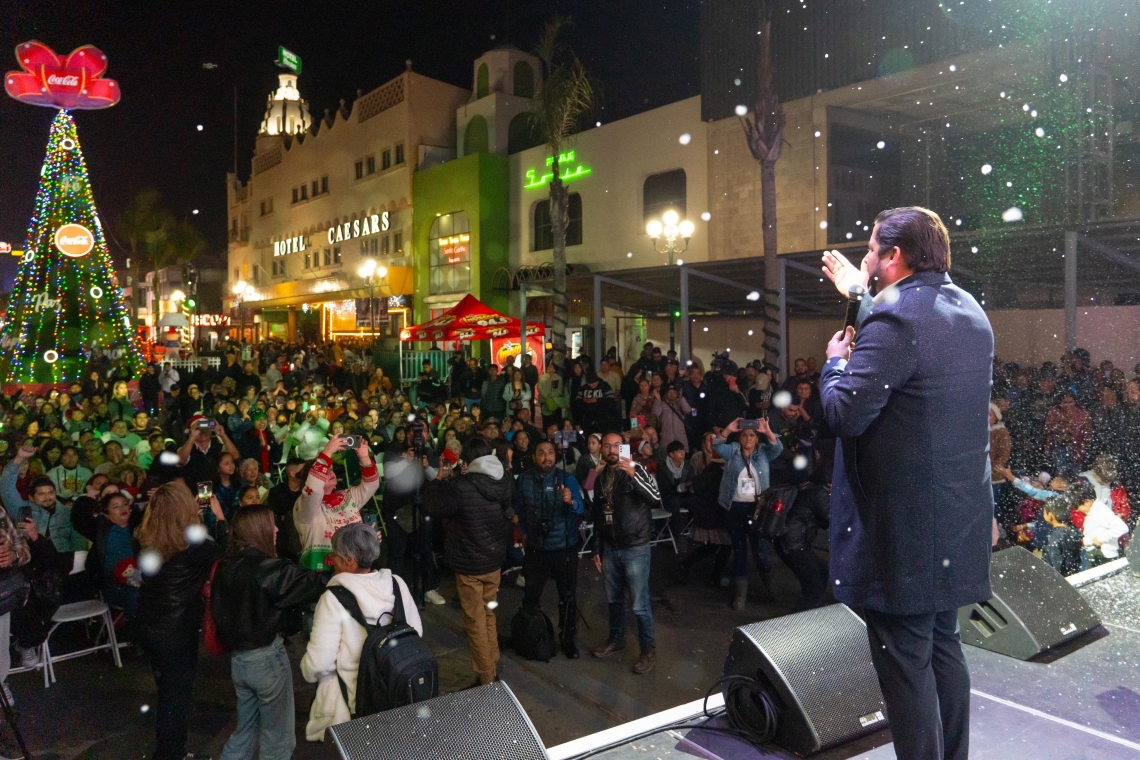 Villa Navideña en Avenida Revolución