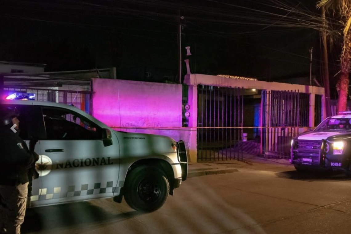 Encuentran a dos hombres asesinados dentro de vivienda