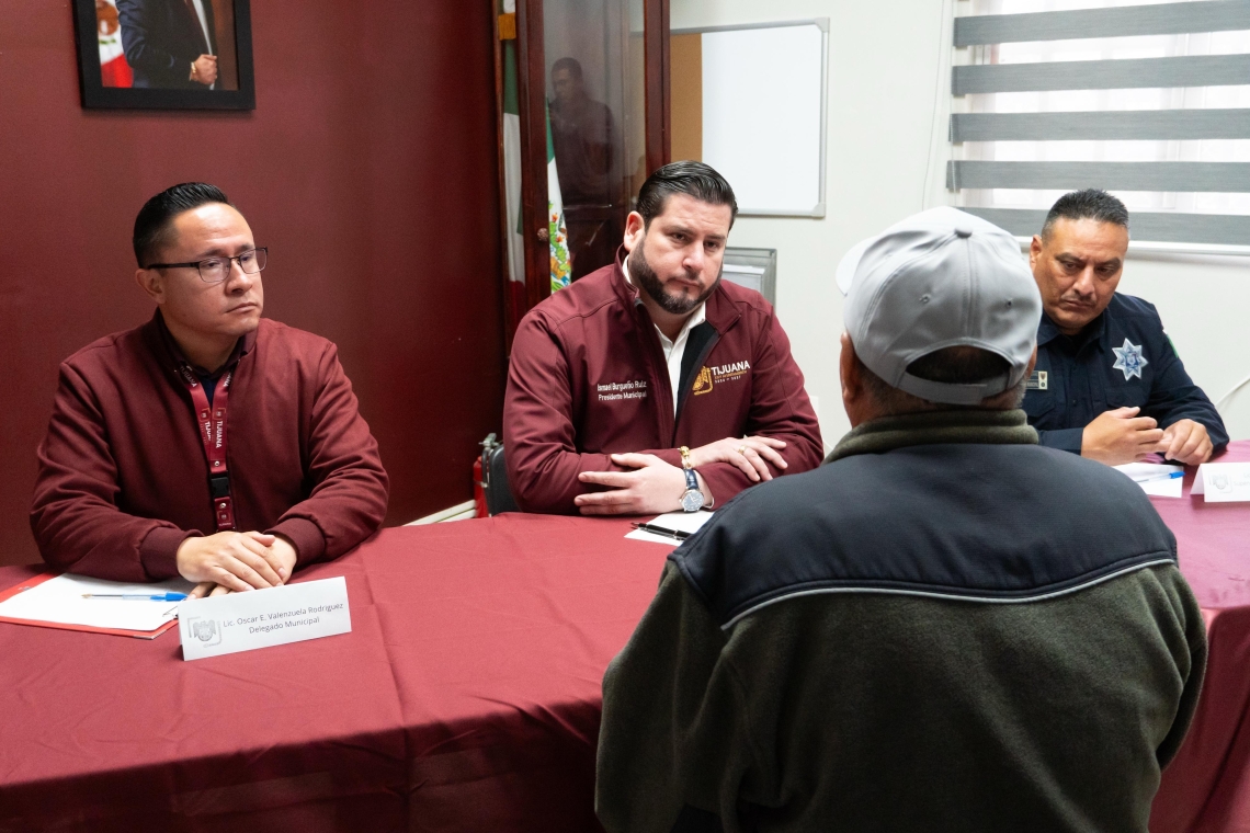 Atiende presidente municipal Ismael Burgueño a residentes de La Presa Este durante ‘Miércoles de Delegación’