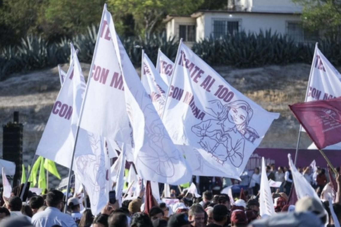 GOBERNADORA RECIBE APOYO DE SIMPATIZANTES 