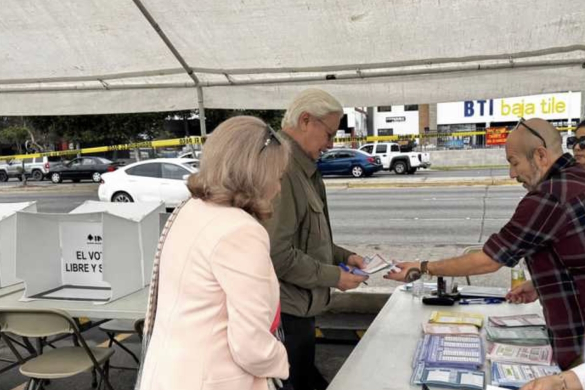 Jaime Bonilla acudió a votar en casilla de Zona Río