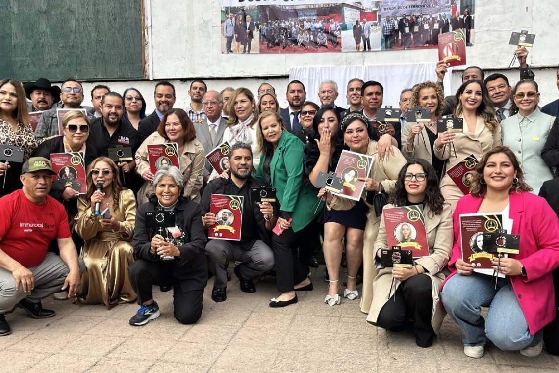 Reconocen a periodistas 