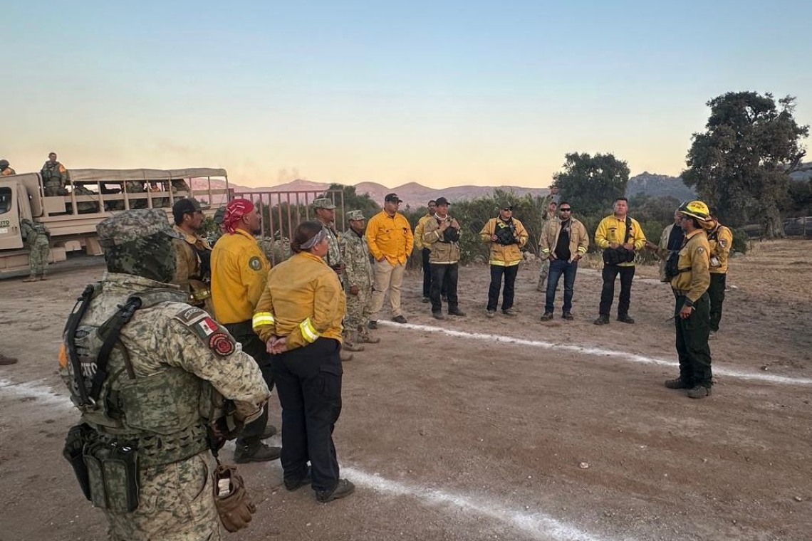 Valentía de Bomberos, es reconocida por gobernadora Marina del Pilar.