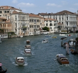 La boda de Jeff Bezos en Venecia divide a una ciudad forjada en el lujo