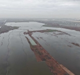El agua vuelve al lago de Texcoco y tapa los restos del aeropuerto descartado por López Obrador