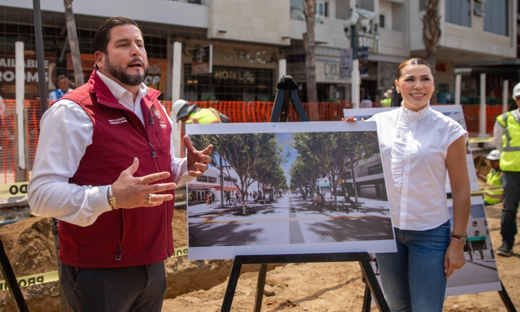 Participa Ismael Burgueño en la supervisión de obras de rehabilitación de redes de agua potable y alcantarillado sanitario en la Av. Revolución