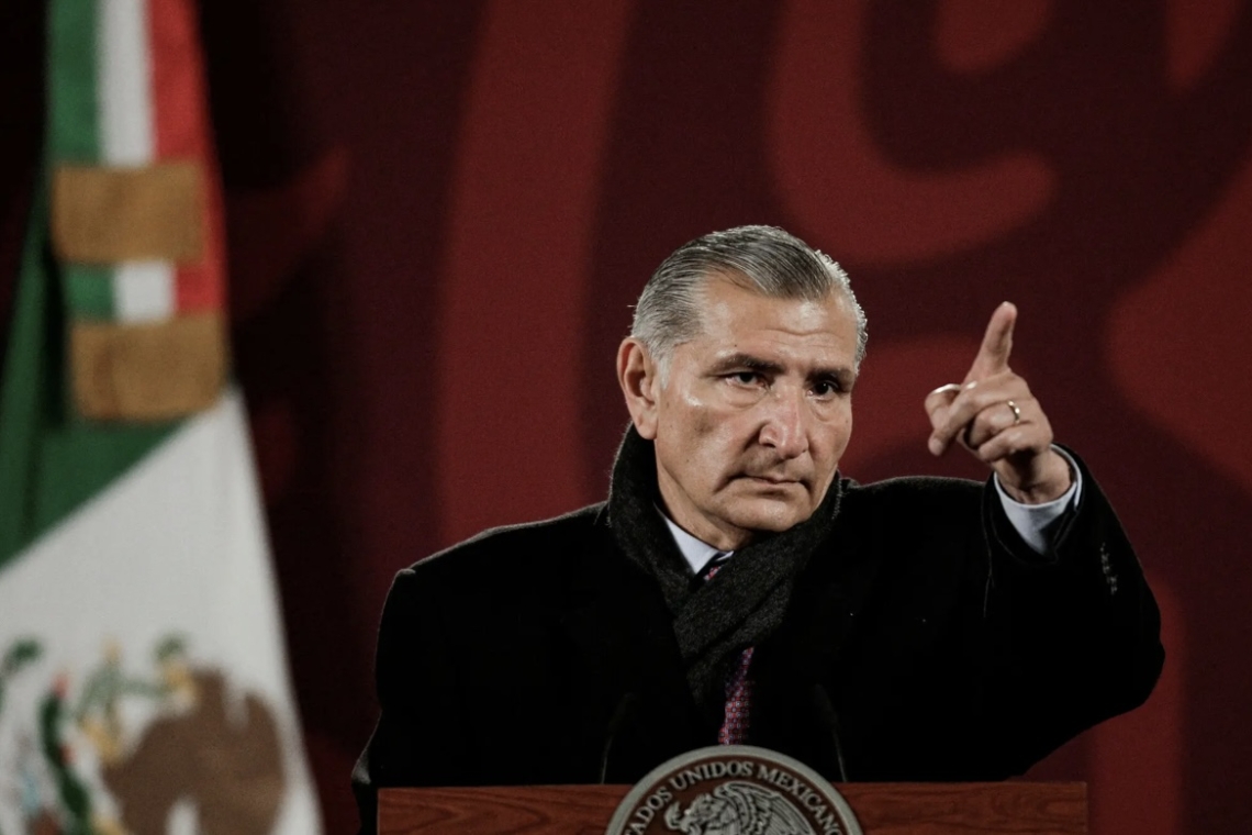 ÚLTIMA HORA:                     La presidenta de México enfrenta un escándalo de corrupción en su partido, y las presiones de EE. UU.                                                