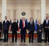 Trump afirma que ya “organiza” reunión entre Putin y Zelensky; Kremlin señala sólo se abordó 