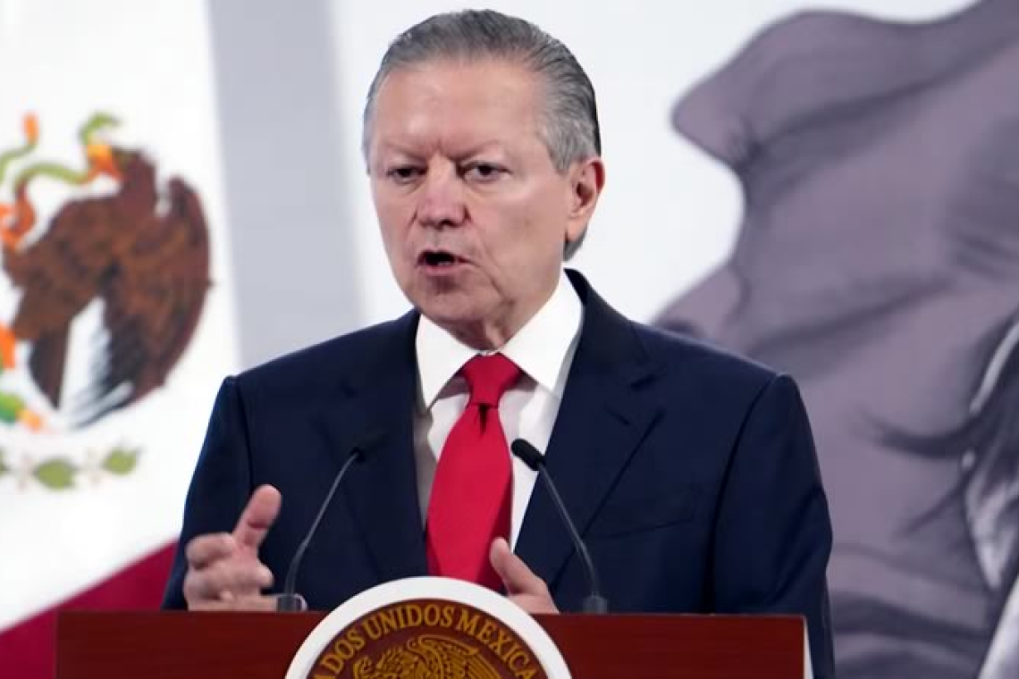 El exjuez Arturo Zaldívar defiende la enmienda al amparo y deja pistas de una dedicatoria que apunta a Salinas Pliego