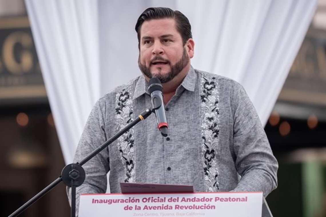 Acude Ismael Burgueño a la inauguración del andador peatonal de la Avenida Revolución