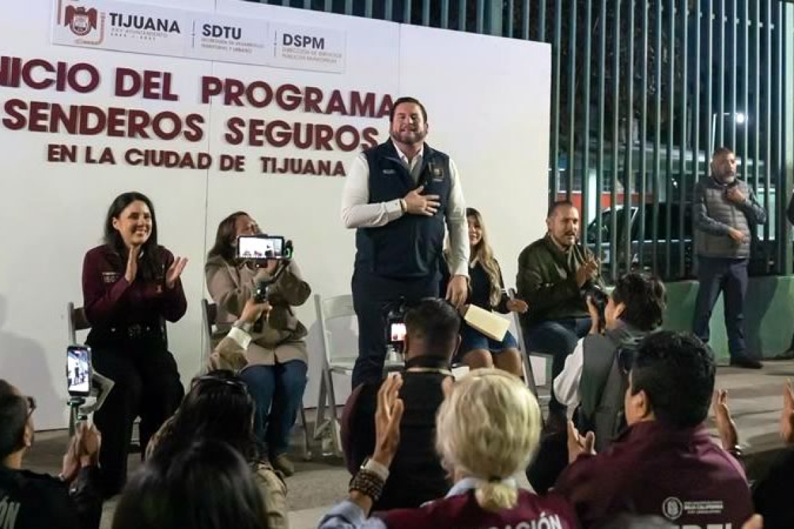 Inaugura presidente municipal Ismael Burgueño Ruiz 'Sendero Seguro' en Vía Rápida Poniente