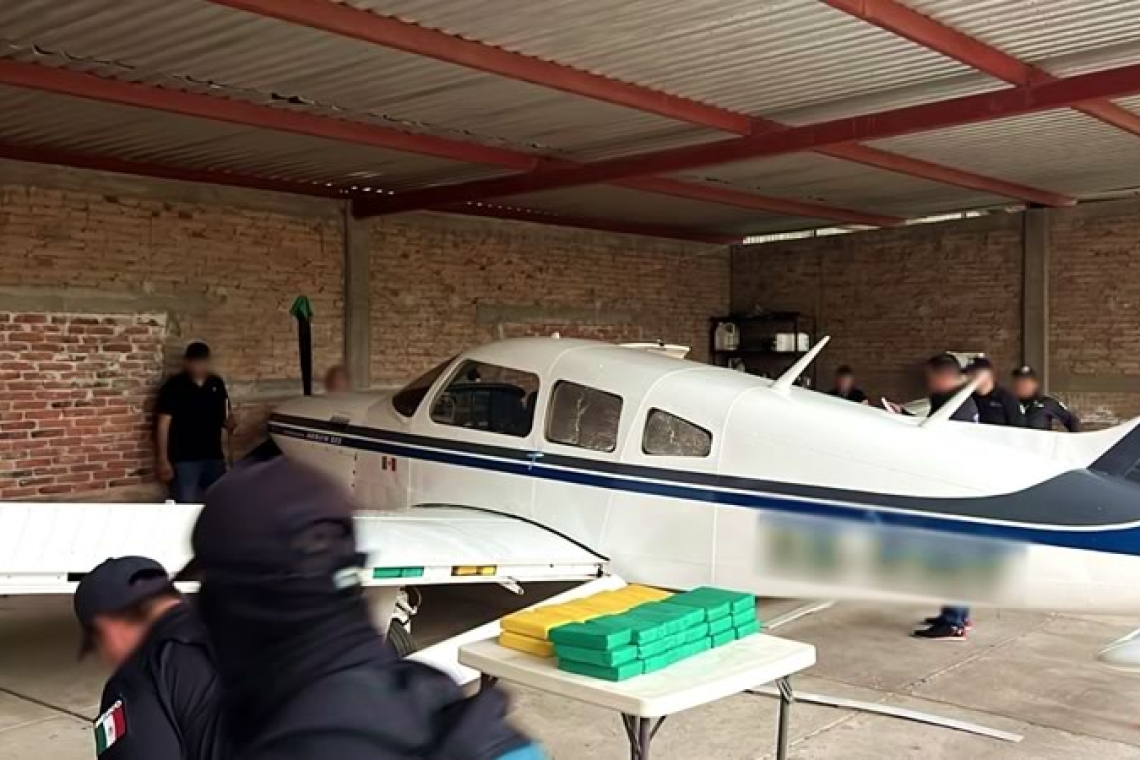 FGR CUMPLIMENTA CATEO EN AERÓDROMO Y ASEGURA CLORHIDRATO DE COCAÍNA Y UNA AVIONETA