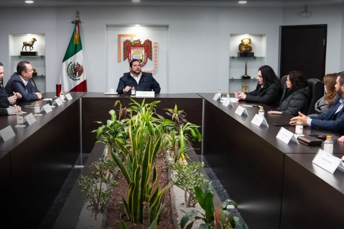 Se reúne Ismael Burgueño con secretaria de Turismo de BC y representantes de organismos empresariales para fortalecer la seguridad turística