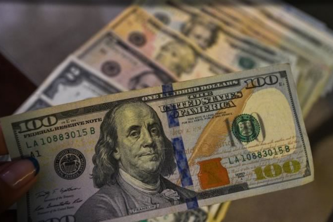 Interceptan en Tijuana a mujer con 18 cheques valuados en 74 mil 574 dólares