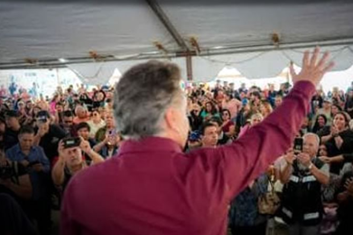 MÁS DE 3 MIL PERSONAS FESTEJAN A RUIZ URIBE POR SU CUMPLEAÑOS