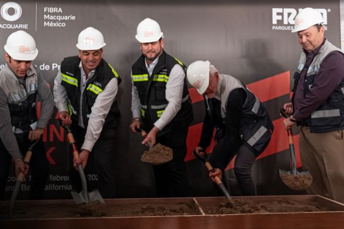 Participa Ismael Burgueño Ruiz en la colocación de la primera piedra del nuevo complejo industrial y proyecto de departamentos en Santa Fe