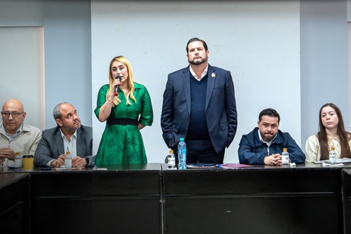 Atiende Ismael Burgueño a representantes de agrupaciones de policías municipales.