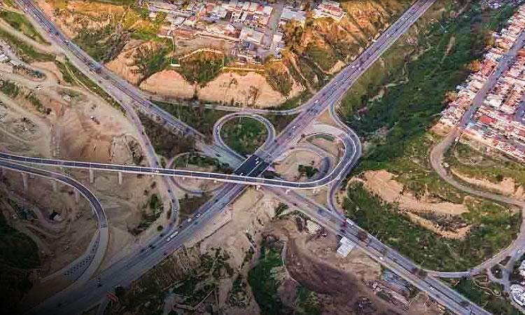 Colegio de Ingenieros propone cambiar rampas del Viaducto Elevado para acabar con los “cuellos de botella”