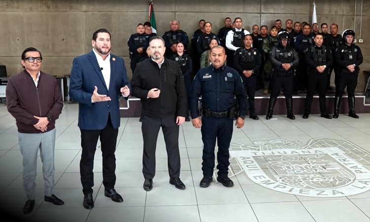 Entrega Ismael Burgueño cámaras corporales a elementos de la Policía Municipal de Tijuana