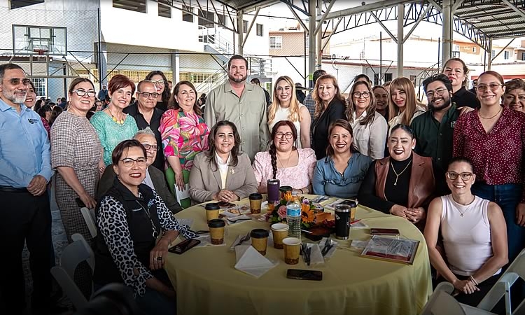Conmemora Ismael Burgueño el Día del Maestro con docentes del Consejo de Seguridad Escolar