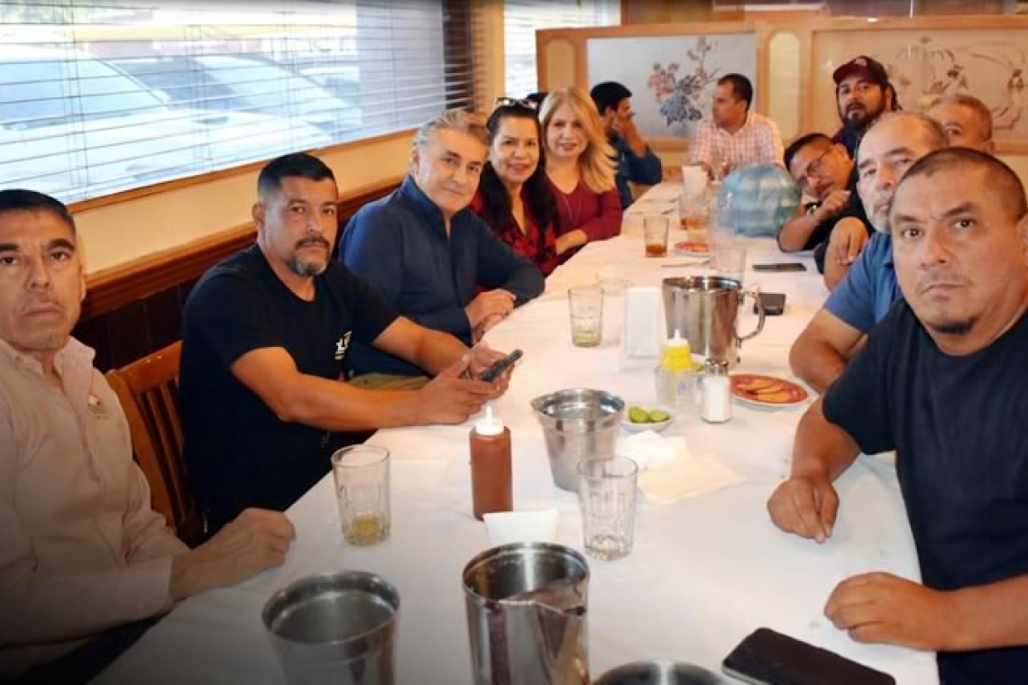 Escucha Ruiz Uribe a Taxistas de Mexicali