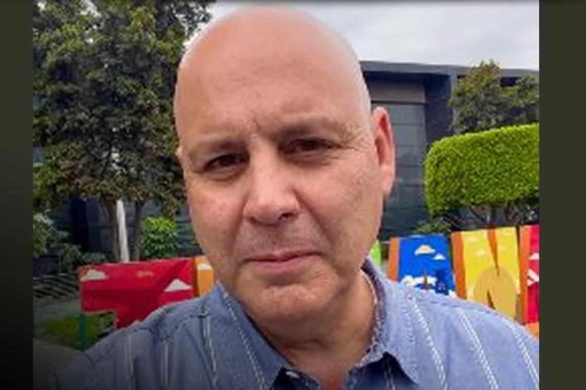 GUSTAVO DE HOYOS, CON UN PIE Y MEDIO AFUERA DE MOVIMIENTO CIUDADANO.