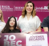 GOBERNADORA MARINA DEL PILAR INICIA ENTREGA DE BECAS JOBEC EN APOYO A LAS JUVENTUDES