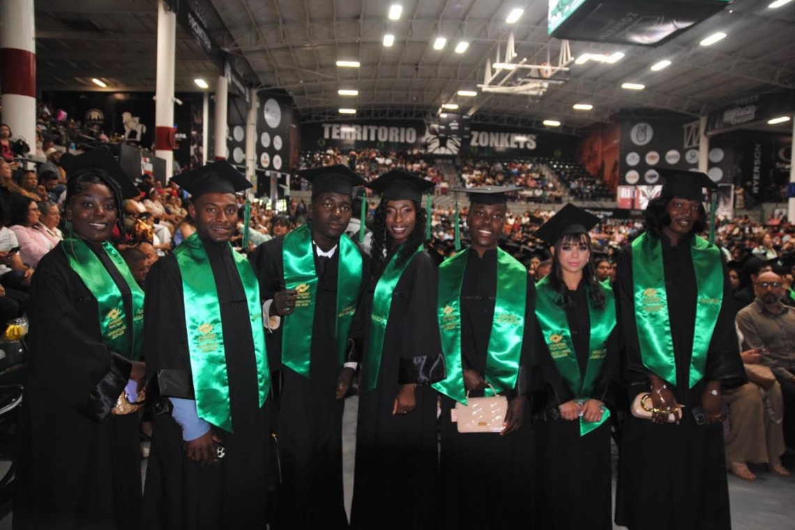 Haitianos y venezolanos ejemplo de superación, se gradúan de la preparatoria en Tijuana