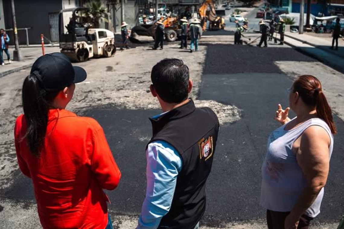Supervisa alcalde Abdiel Gutiérrez Coronado acciones de bacheo en la colonia Mariano Matamoros