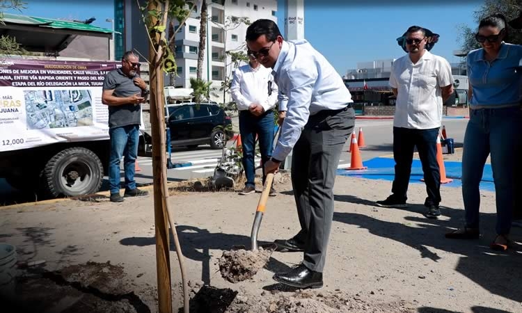Supervisa presidente municipal Abdiel Gutiérrez acciones de mejoramiento vial en la Tercera Etapa del Río