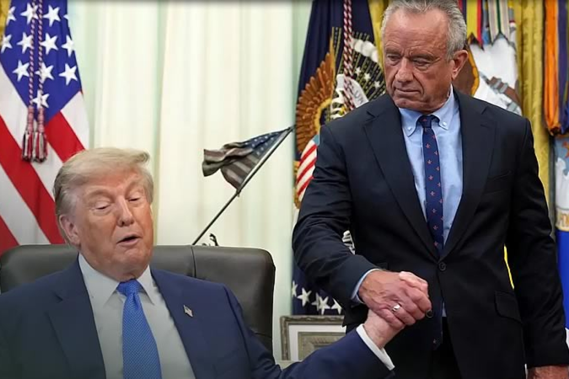 Médicos dicen que la orden de vacunas de Trump aumentará el miedo y pondrá en peligro a los niños
