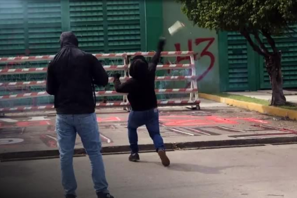 Caso Ayotzinapa: Padres aseguran que 25 estudiantes fueron llevados al 27 Batallón
