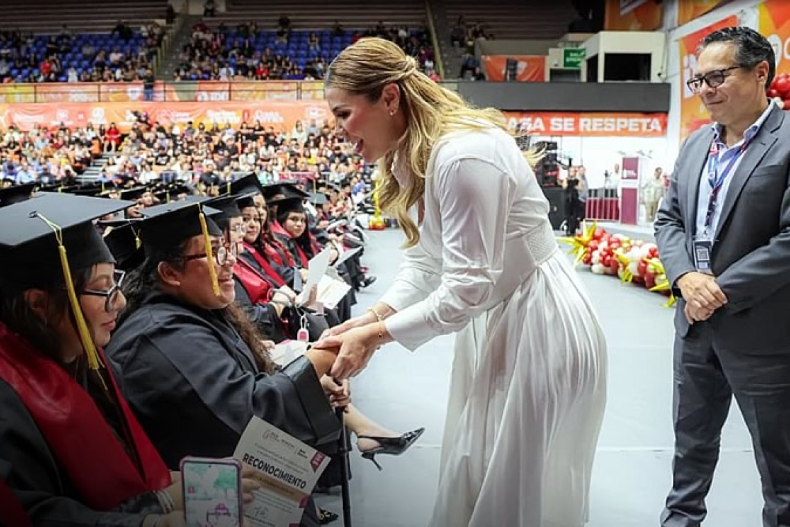 CONCLUYE OCTAVA GENERACIÓN DE BENEFICIARIAS DE TARJETA VIOLETA SUS ESTUDIOS DE PREPARATORIA