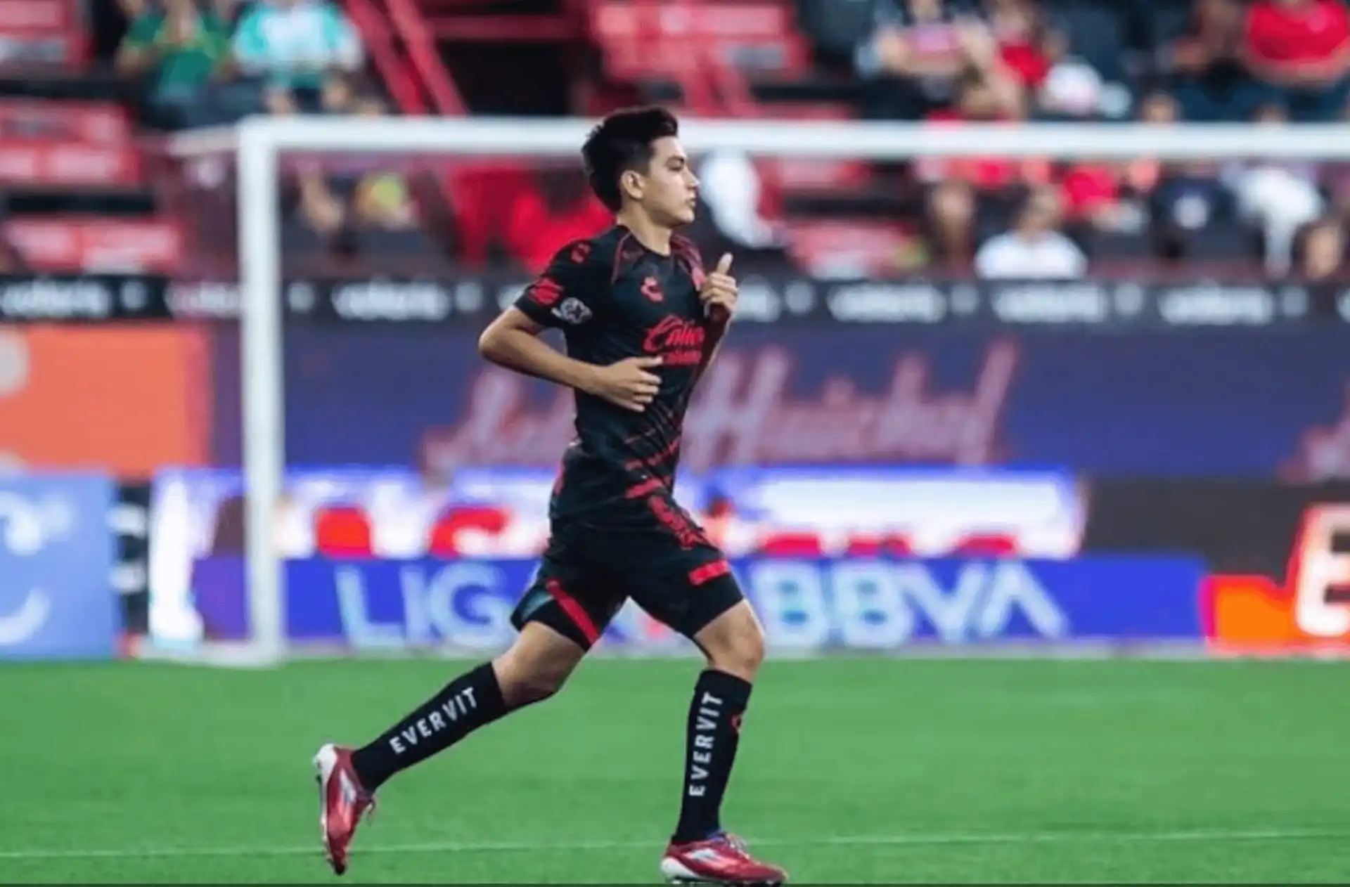 MORAnxnoticias.com un debut record de gilberto mora jr a los 15 anos en la liga mx 4