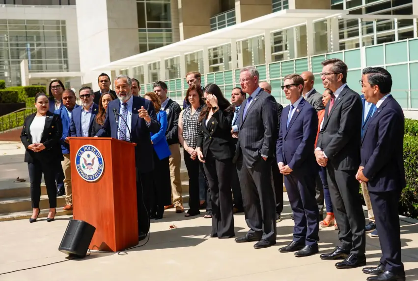 SUT L Presser ICE Raid 015